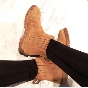 Madewell Shearling lined camel boots